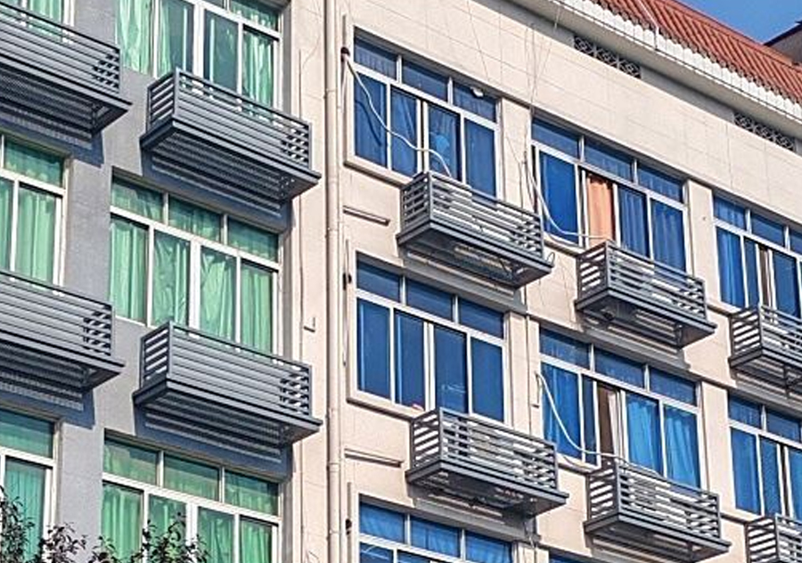 Cubierta decorativa de aluminio y aire acondicionado para exteriores de cuatro lados con diseño hueco tallado