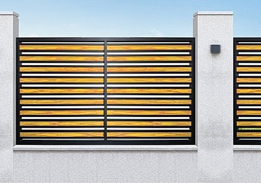 Cercas de jardín de colores en tonos de aluminio y madera