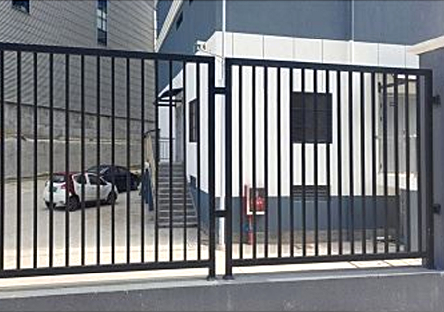 Valla de jardín con diseño tubular de soldadura recubierta de polvo negro 