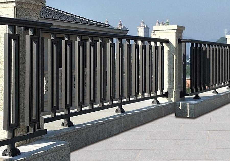 Barandilla protectora de aluminio para patio en color negro mate